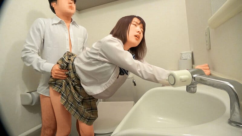 女子○生 トイレSEX盗撮 5